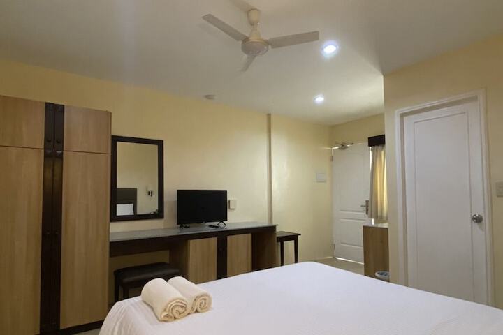 Room 9 of 47