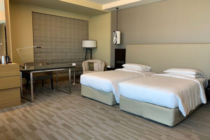 Room 6 of 94