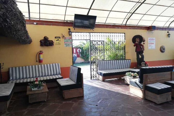 Lounge 84 of 104