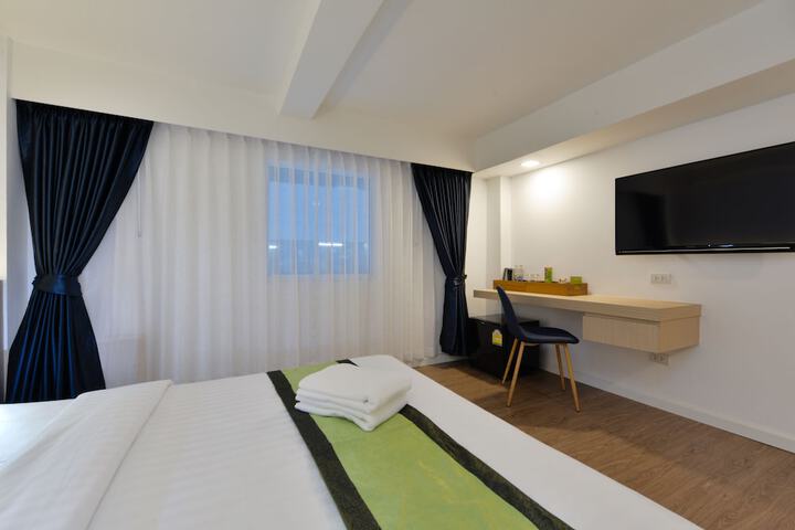 Room 7 of 36