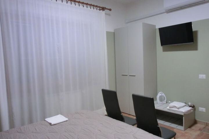 Room 25 of 98