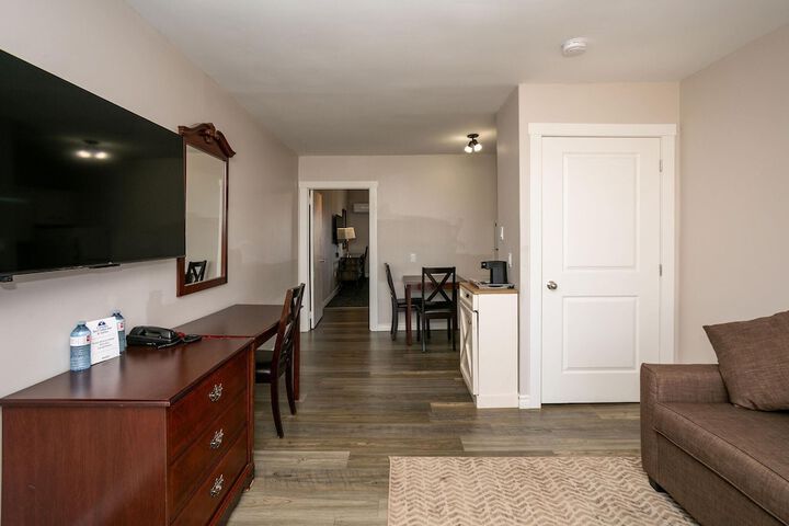 Room 16 of 106