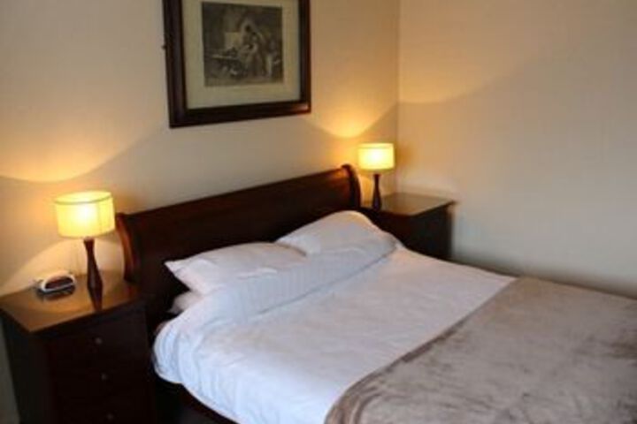 Room 5 of 16