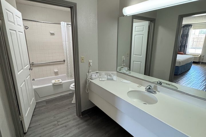Room 13 of 23