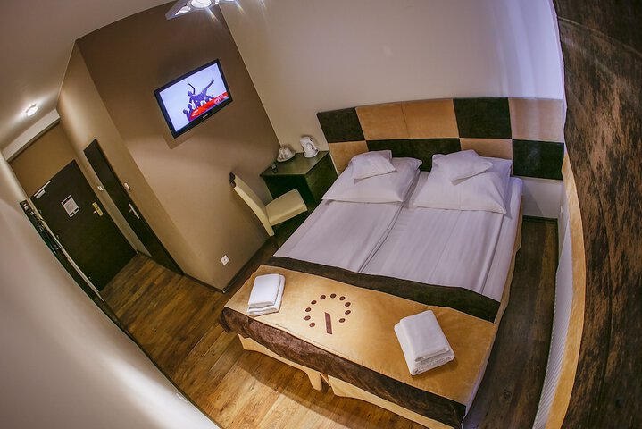 Room 10 of 62