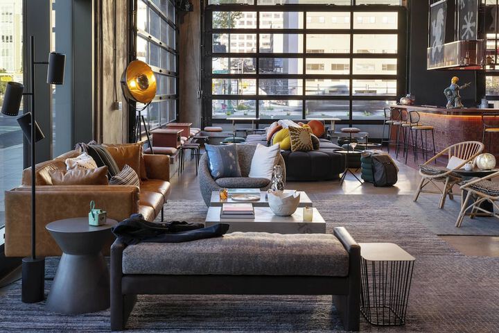 Lobby lounge