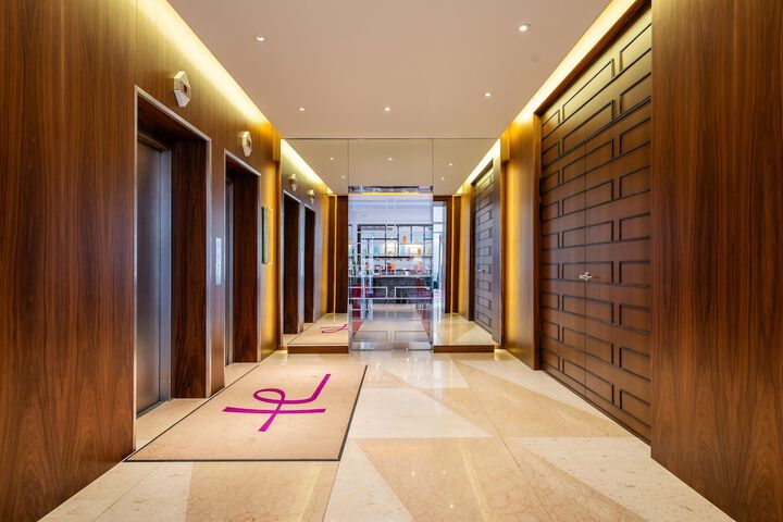 Entrance & Lobby