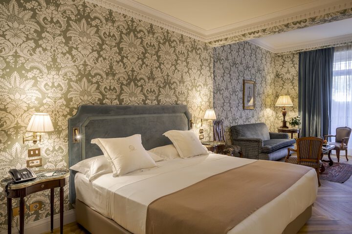 Room 10 of 76