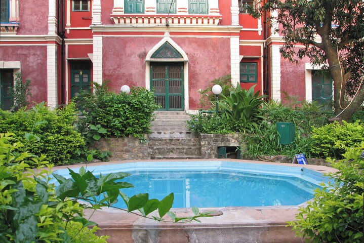 Hotel Pool