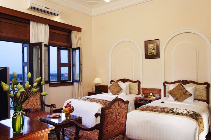 Room 15 of 193
