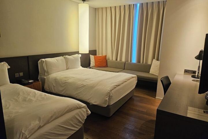 Room 22 of 80