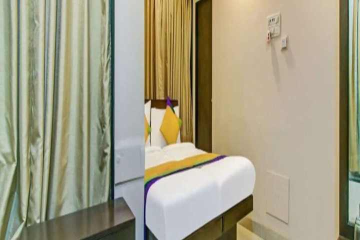 Room 15 of 37