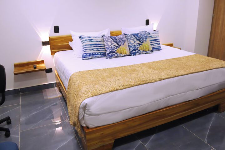 Room 4 of 18