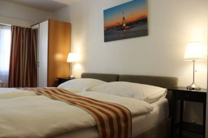 Room 33 of 60