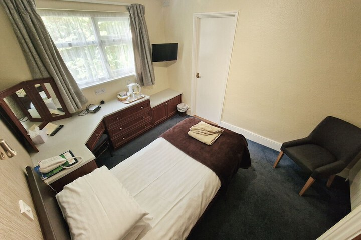 Room 9 of 36