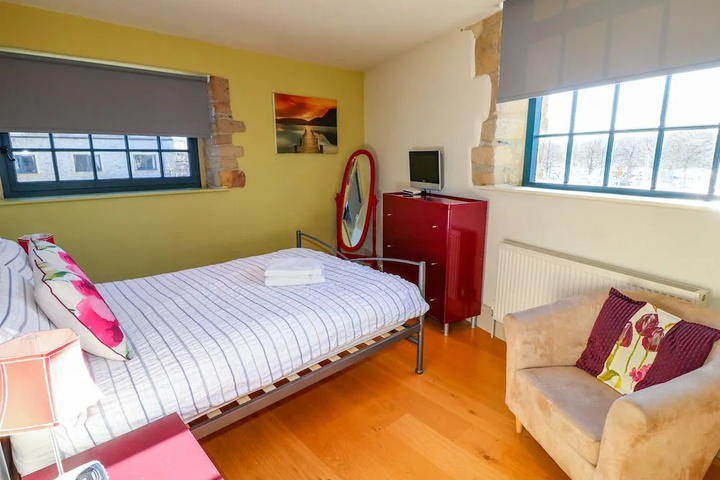Room 2 of 17