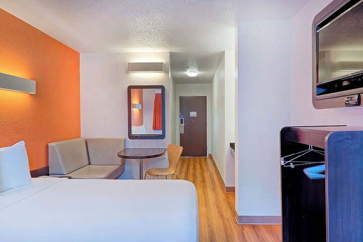 Room 11 of 36