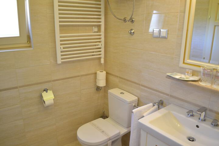 Room 45 of 96
