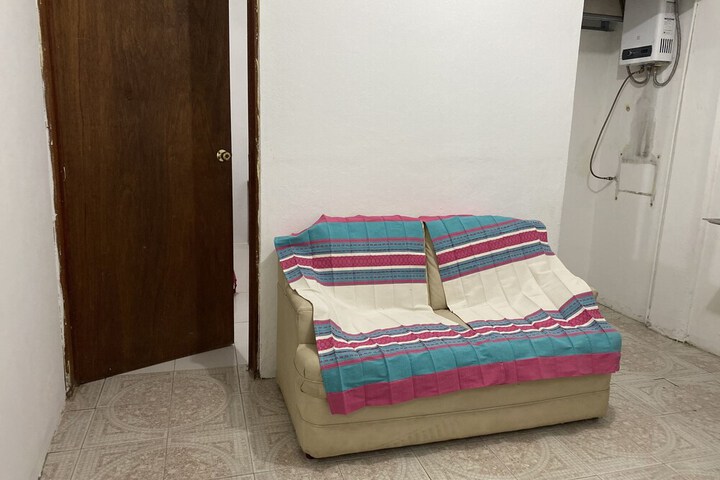 Room 6 of 12