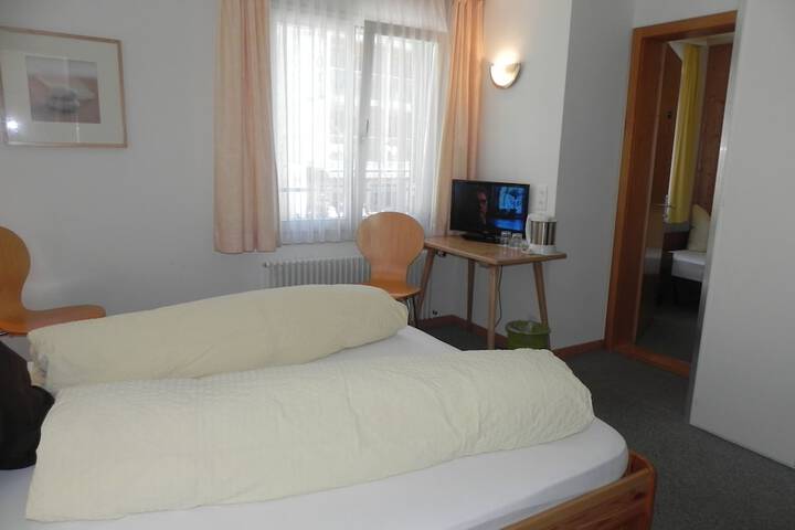 Room 5 of 76