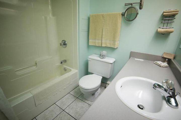 Room 7 of 8