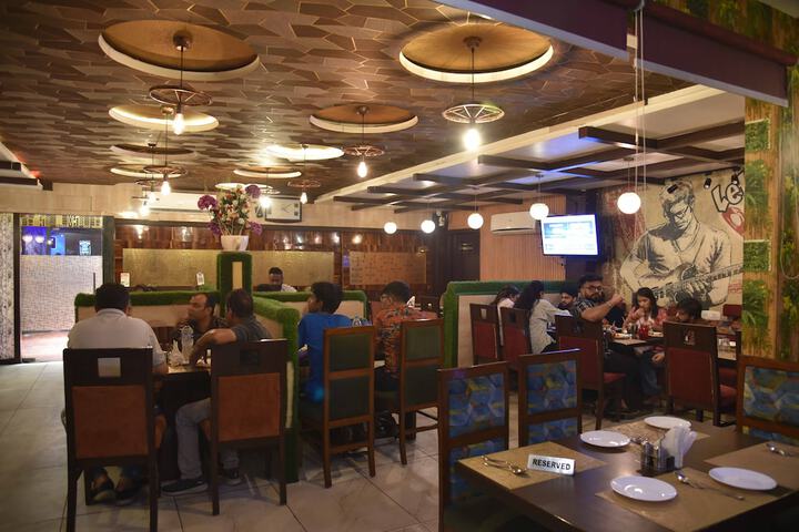 Dining 71 of 96
