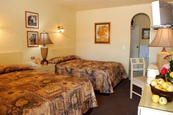Room 6 of 13