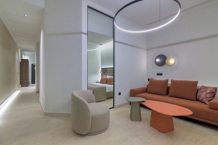 Room 81 of 295
