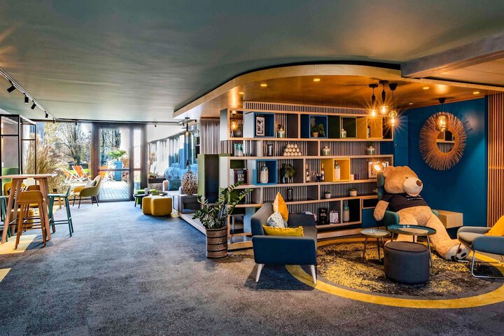 Lounge 58 of 81