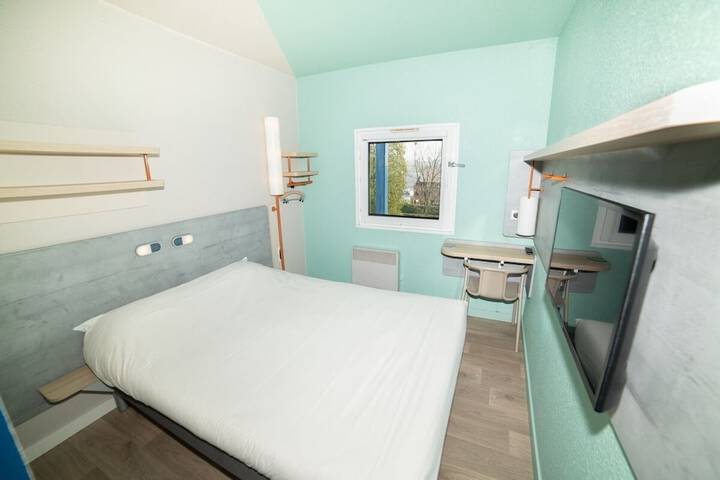 Room 4 of 7