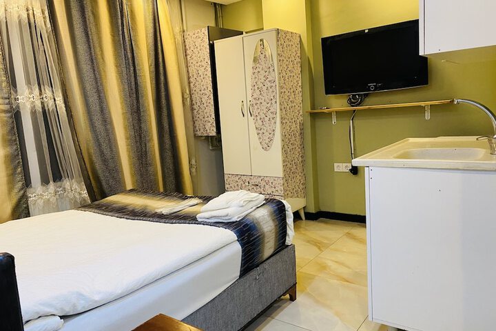 Room 17 of 32