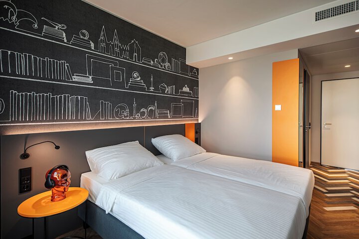 Room 20 of 66