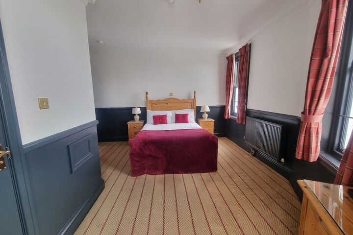 Room 3 of 33