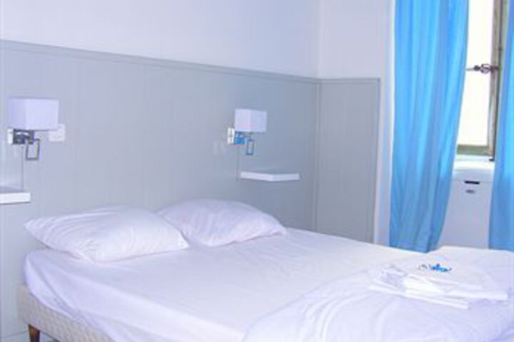 Room 53 of 200