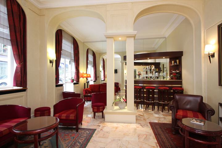 Guest Lobby