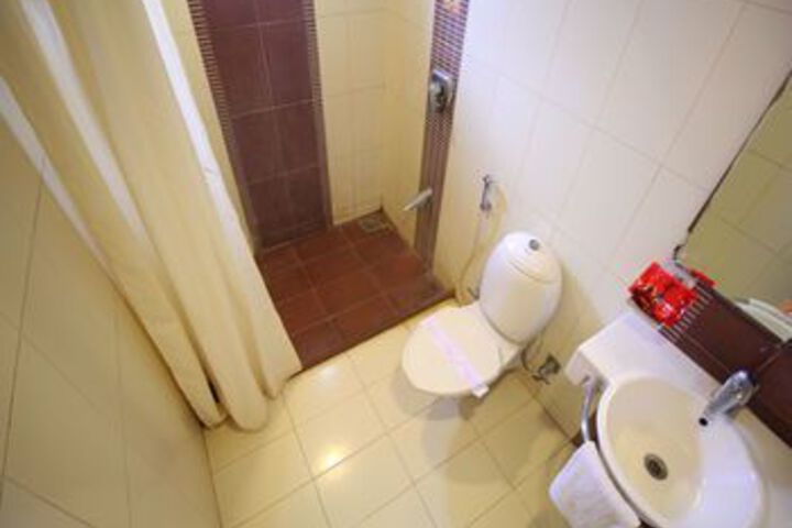 Room 4 of 28