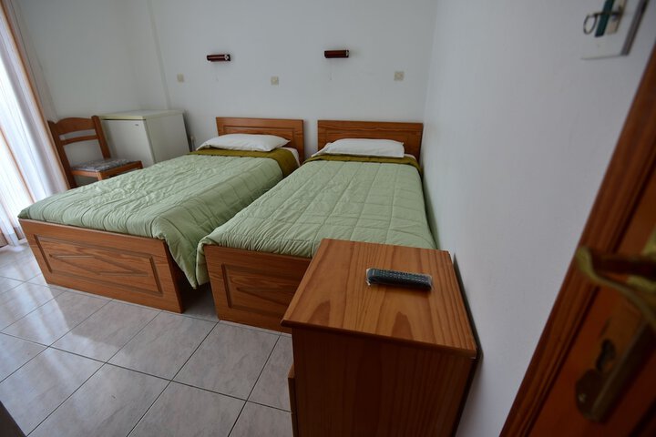Room 14 of 33