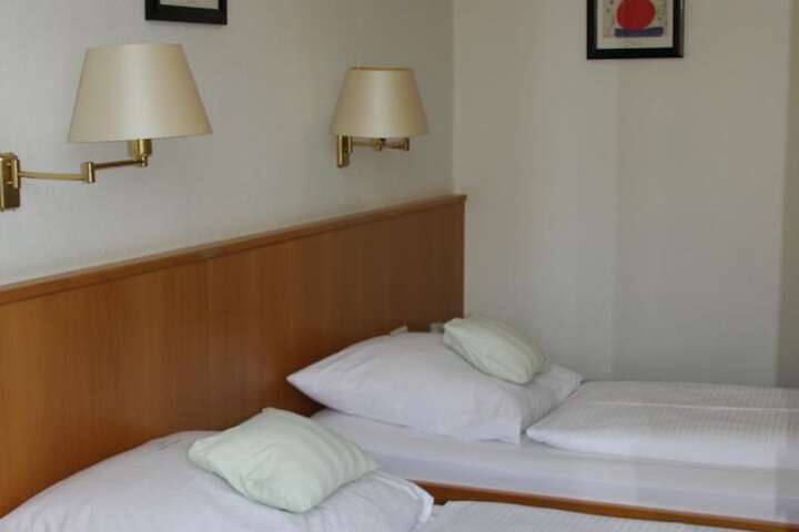 Room 25 of 47