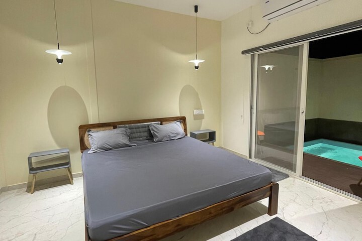 Room 12 of 79