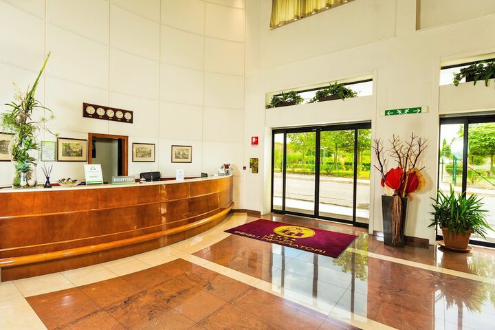 Check-in/check-out kiosk
