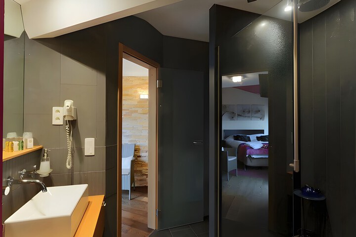 Room 31 of 42