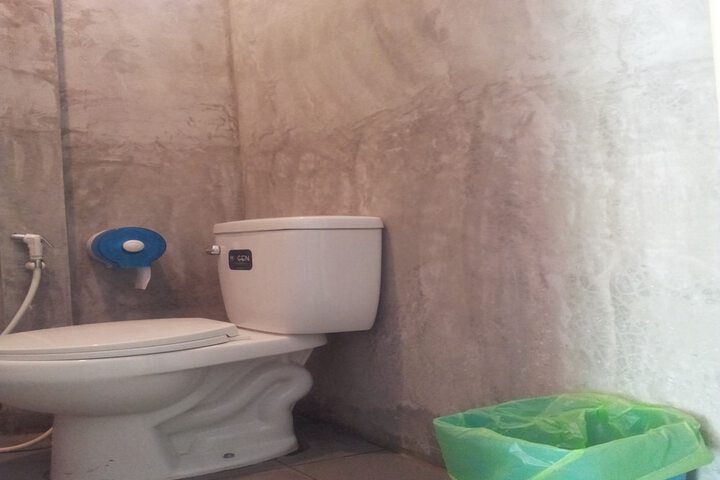 Room 6 of 16