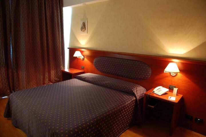 Room 13 of 76
