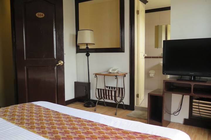 Room 8 of 25