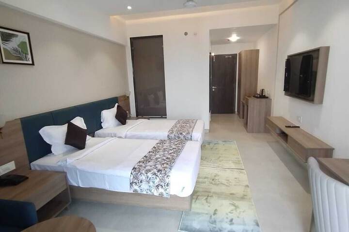 Room 12 of 20