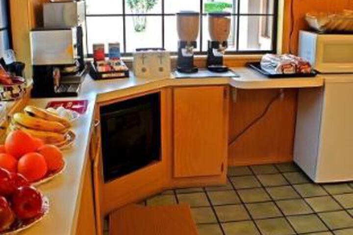 Breakfast/Coffee Service 5 of 23