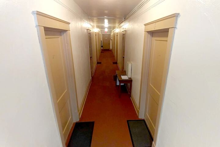 Ballroom/Hall 90 of 101