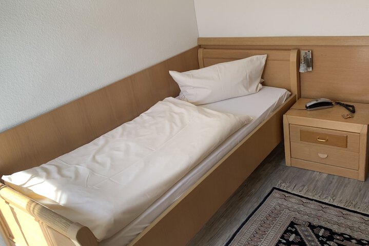 Room 5 of 11
