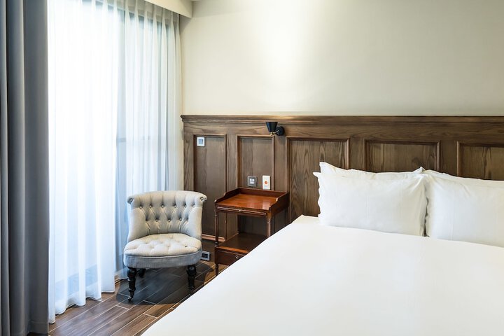 Room 50 of 243