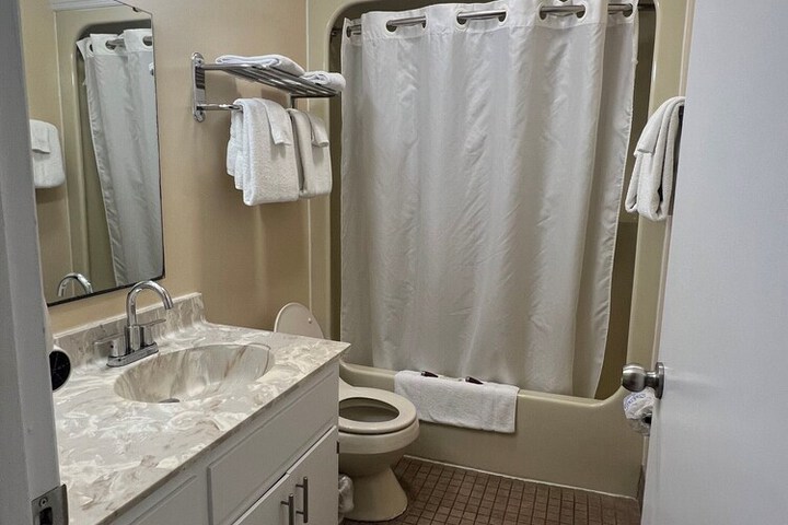 Standard Double Room (6 of 9)